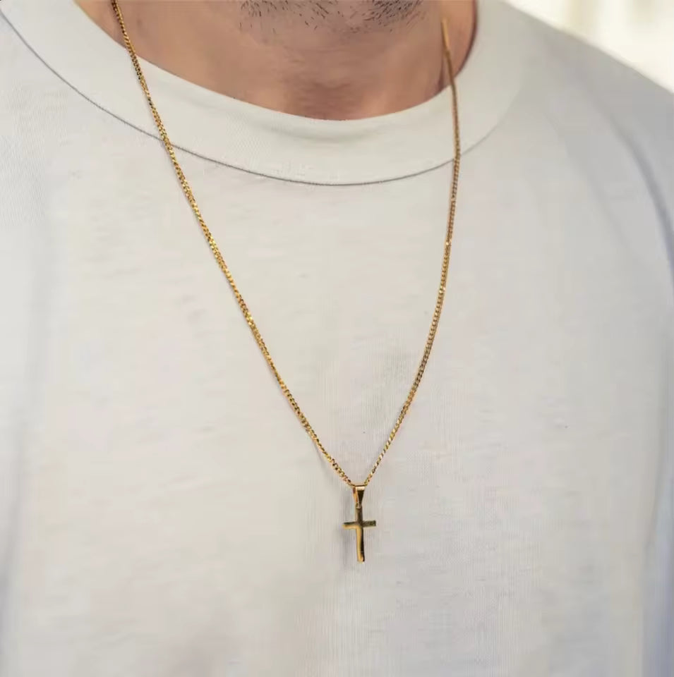 Colar banhado a ouro com pingente